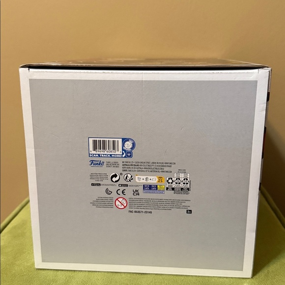 Funko Pop! Jumbo Spider-Man Integrated Suit - Picture 8 of 8